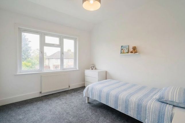 1 , Belsize Road, Harrow Weald photo 3