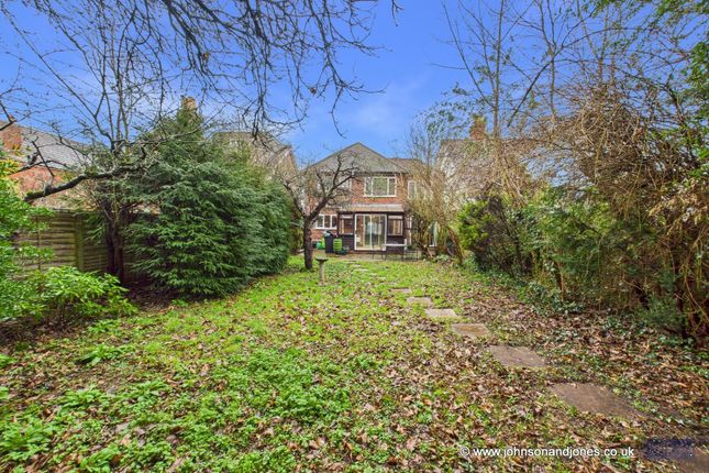 19, Weir Road, Chertsey photo 2