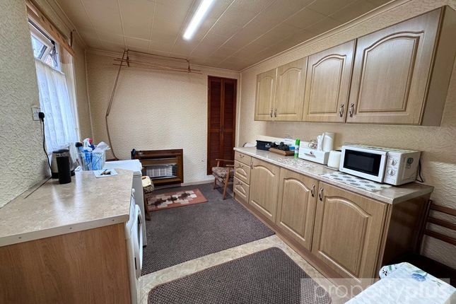 100, Park Road, Rhondda Cynon Taff photo 3
