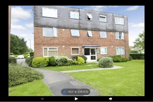 Thumbnail Flat to rent in Charminster Close, Swindon