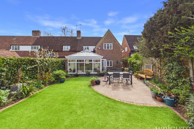 2, Brockett Close, Welwyn Garden City photo 2