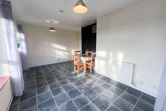 Flat 22, Dale Court Grove Hill, London photo 4