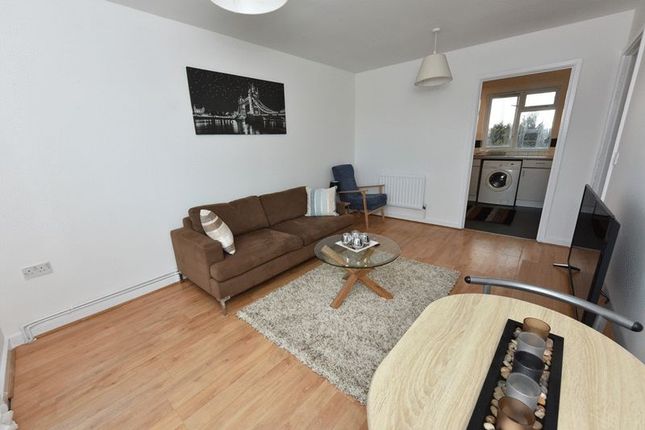 Flat for sale in Lidgate Road, Camberwell, London