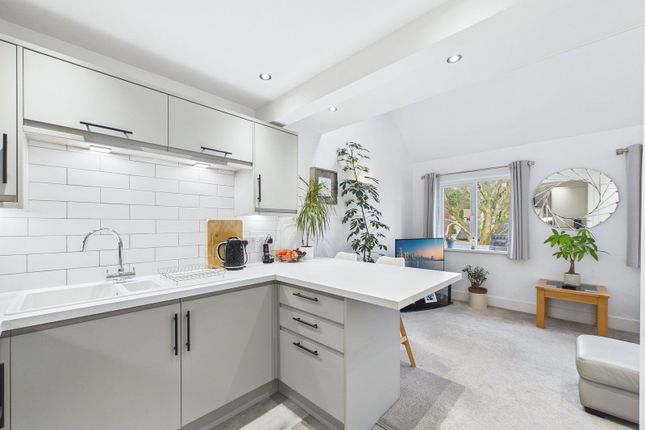 12, Heron Way, Torquay photo 3