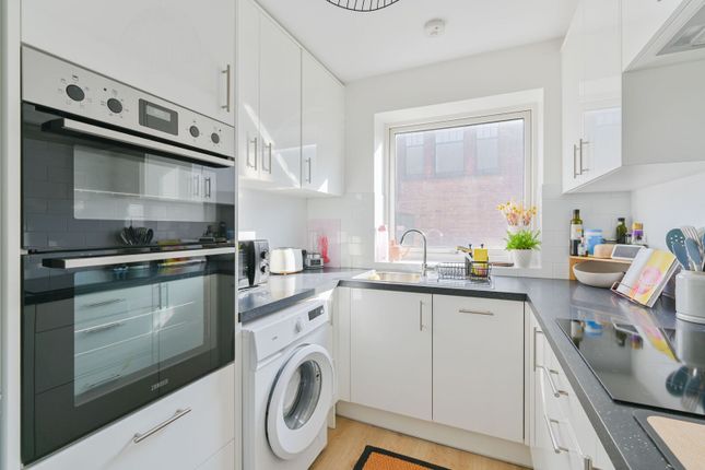 Waynflete Street, Earlsfield photo 2
