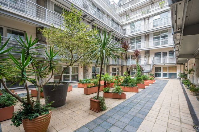 Flat to rent in Baltic Quay, Rotherhithe, London