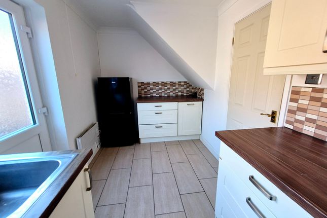 8 Medoc Close, Basildon photo 5