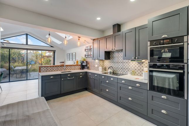 140 Bridgewood Road, Worcester Park photo 3