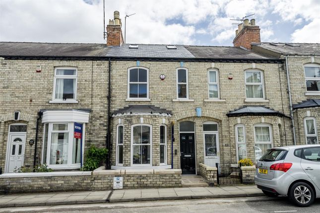 Thumbnail Terraced house to rent in Russell Street, York