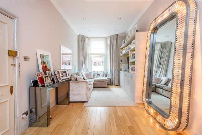 Ground Floor Flat, 17, Cheyne Gardens, London photo 2