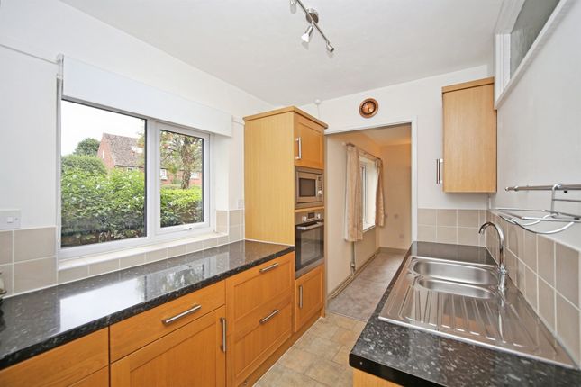 18, Tiddington Court, Knights Lane, Stratford-Upon-Avon photo 2