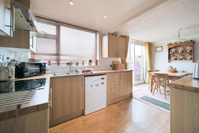 3, Newleaze Park, Melksham photo 2