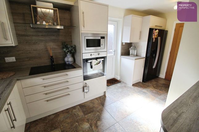 2, Sea View Close, Whitby photo 4