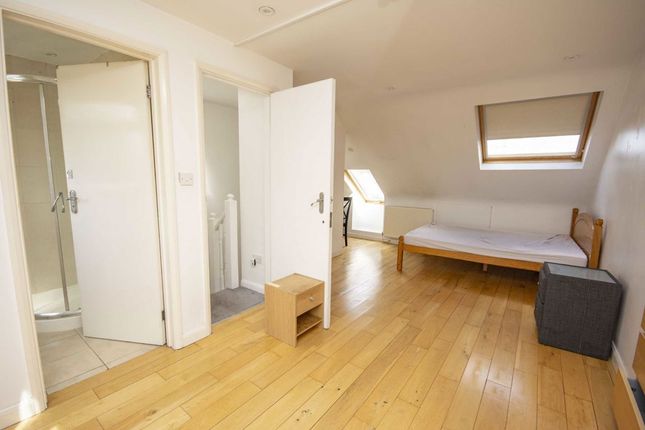 9, Wroughton Terrace, London photo 4