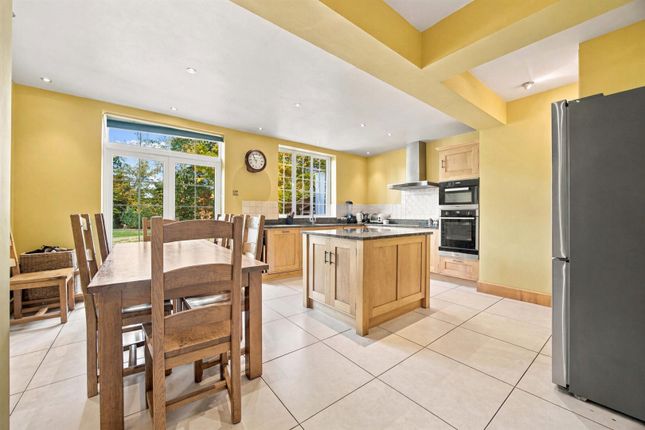 25, Belmont Close, North Uxbridge photo 2