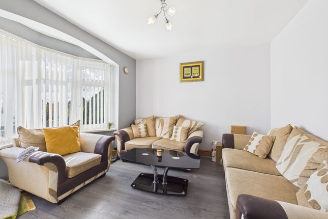 32 Hillview Road, High Wycombe photo 2