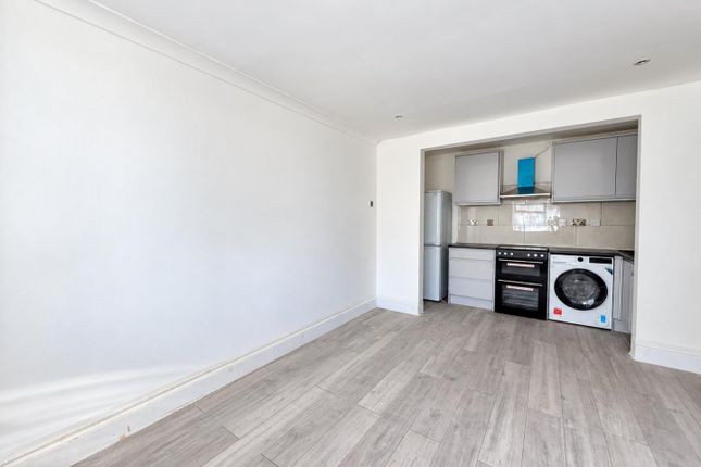 23 Highfield Road, London photo 2