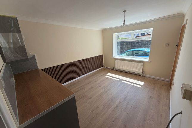 Flat 6, Firemans Court, Brynmawr photo 2