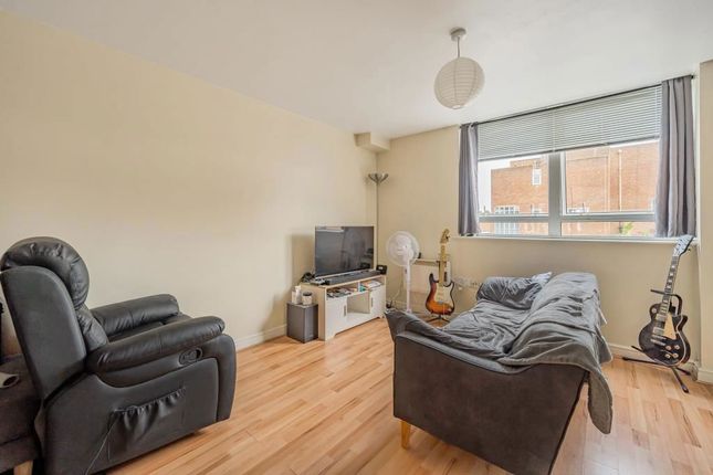 Flat for sale in Station Road, Chesham