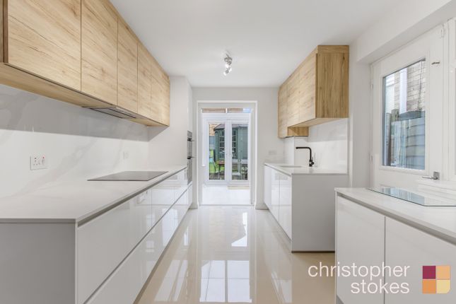 14 Bloomfield Road, Cheshunt, Hertfordshire photo 2