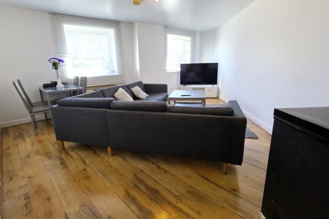 Flat 31, Kingfisher Heights, Hogg Lane, Grays photo 2