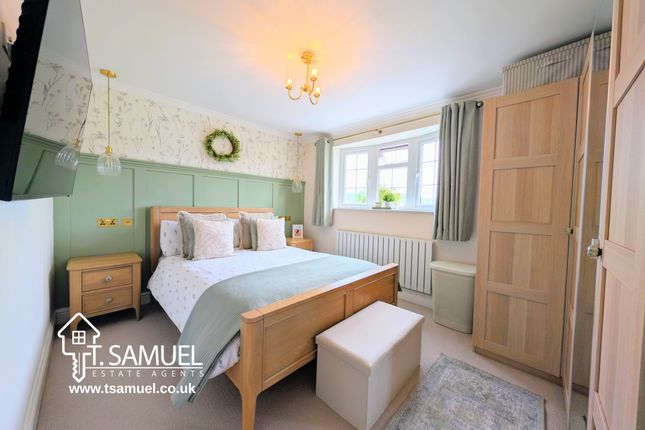 31 Bryn Rhedyn, Pontypridd photo 3
