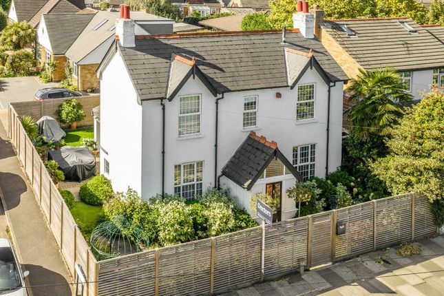 3-bed detached on 175, Hanworth Road, Hampton, £950,000