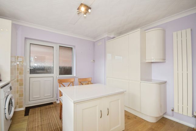 10, Hilltop Road, Chesterfield photo 4