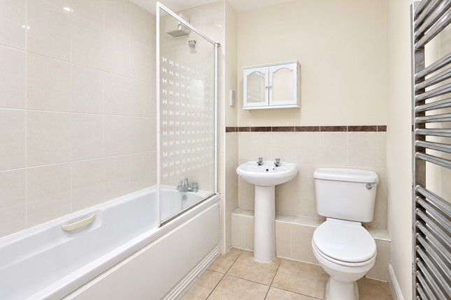 Flat 12, Clarendon Court 1a, Pollard Road, Morden photo 5