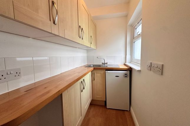 Studio 3, 14, Holly Court, Bognor Regis photo 5