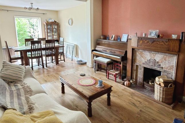21, Gunton Drive, Lowestoft photo 2