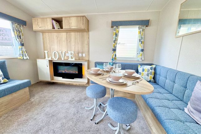 Oaklands Holiday Park, Nr-Clacton-On-Sea photo 3