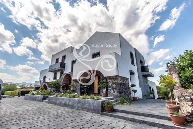 Thumbnail Villa for sale in Acireale, Sicily, Italy