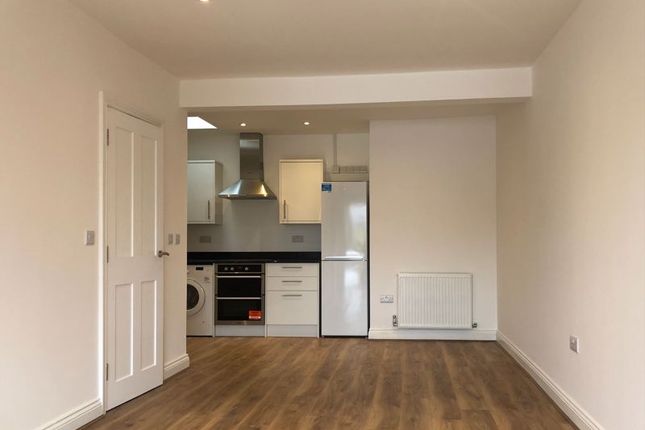 Flat 2 London House, Lower Road, Maidenhead photo 4