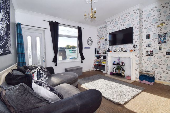 37 Lowgates, Chesterfield photo 3