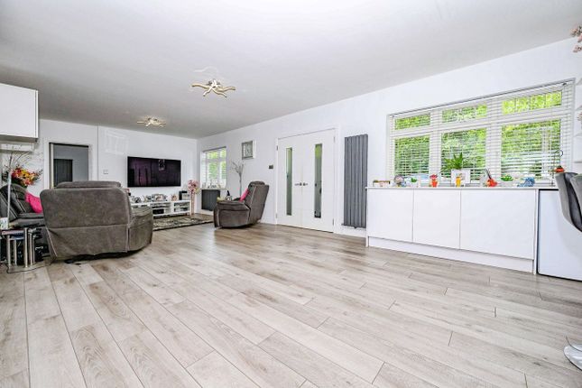 2, Swanland Road, Hatfield photo 4