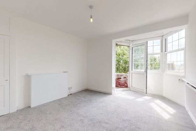 Flat to rent in Becklow Gardens, London