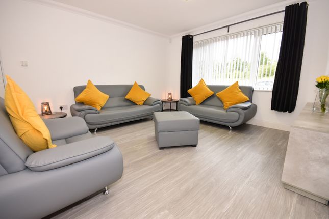 3 Huntlybank Gardens, Ravenstruther, Lanark photo 2
