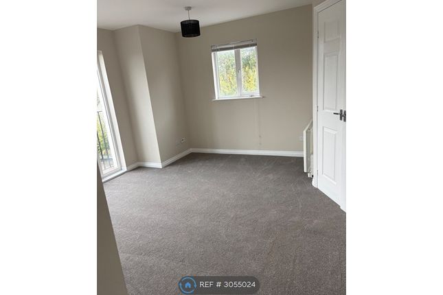 2-bed flat on East Greenleas Gardens, Cambuslang, Glasgow, £775/mo