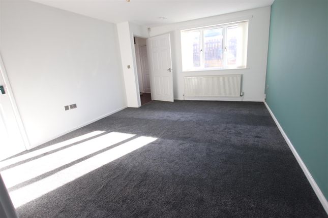 8, Redwood Close, Bradford photo 3