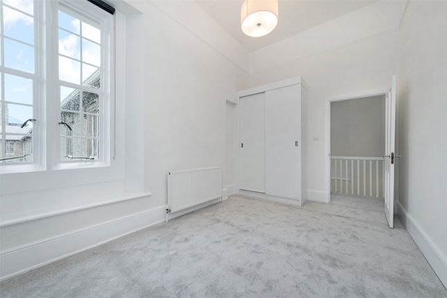 Flat to rent in Pensioners Court, 15 Charterhouse Square, London