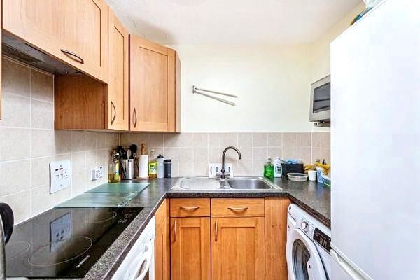 14, Peel Close, York photo 4