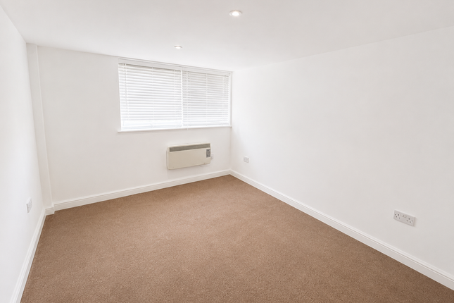 Flat F, Orion House, 49, High Street, Addlestone photo 2