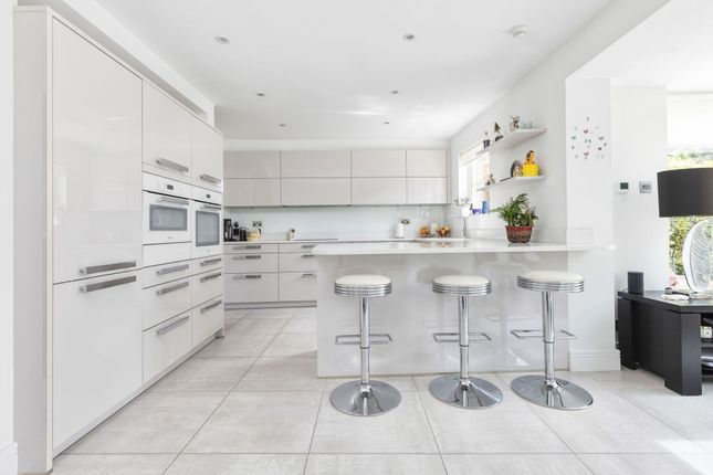 11, Sandy Lane, Virginia Water photo 5