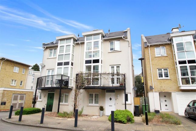 Town house for sale in Revere Way, Ewell, Epsom