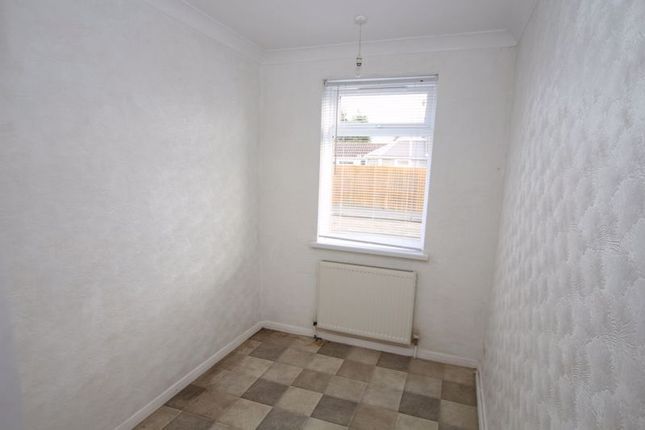 Flat for sale in South View, Holton-Le-Clay, Grimsby
