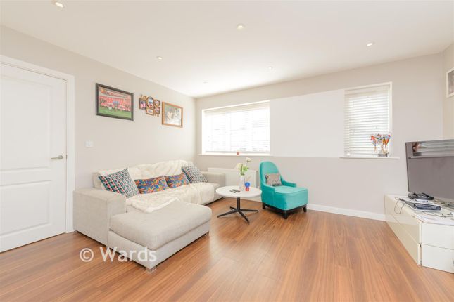 44, Clayhill Gardens, Rochester photo 2