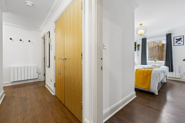 Flat to rent in Campbell Road, London