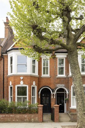 Terraced house to rent in Wallingford Avenue, London