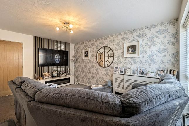 28, Oak Tree Road, Bordon photo 2